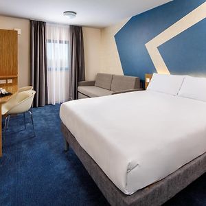 Ibis Budget London Heathrow Terminal 5 Hillingdon Exterior photo