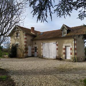 PETIT SAINT HUBERT 1 à 4 PERSONNES Velles (Indre) Exterior photo