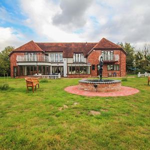 Barnfields Retreat Little Clacton Exterior photo