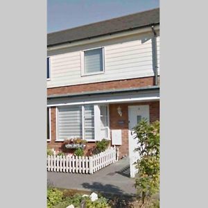 Comfy 2 Bed House Located At Wareham Train Station Exterior photo