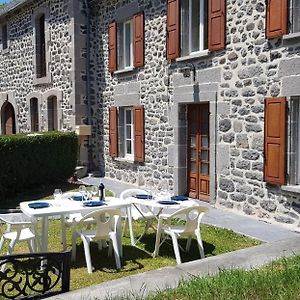 Lodge-Sagne une ferme rénovée au cœur du Cantal à proximité de la station de ski du Lioran Neussargues en Pinatelle Exterior photo