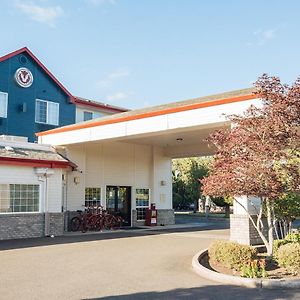 Red Lion Inn & Suites Mcminnville McMinnville Exterior photo