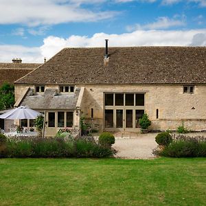 Tom'S Barn Cheltenham Exterior photo