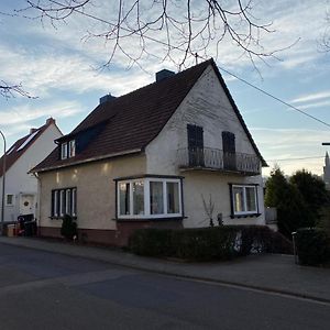 Schoene Einliegerwohnung Mitten In Puettlingen Püttlingen Exterior photo