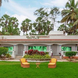 Stayvista'S Villa Bharat - Beachfront Serenity With A Spacious Lawn Bombaim Exterior photo