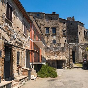 Casa Vacanze La Piazzetta Del Castello Montecalvello Exterior photo