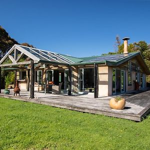 Golden Paradise - Rangihaeata Holiday Home Takaka Exterior photo