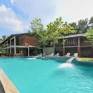 Ehalagala Lake Resort Sigiriya Exterior photo