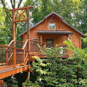Treehouse #0 By Amish Country Lodging Millersburg Exterior photo