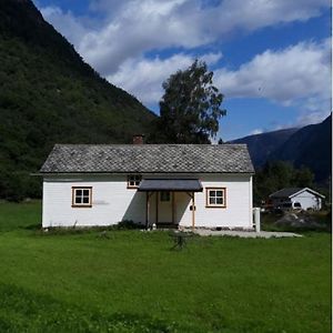 An Authentic Experience In Picturesque Eidfjord Exterior photo