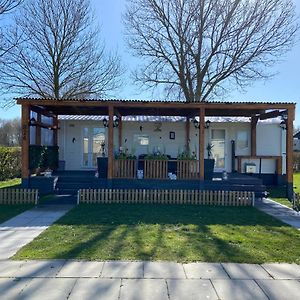 Cheerful And Relaxing Chalet Viena Dirkshorn Exterior photo