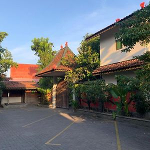 Sonosewu Guesthouse Syariah Yogyakarta Exterior photo