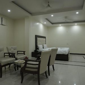 Hotel Paradise By Wb Inn Kanpur Exterior photo