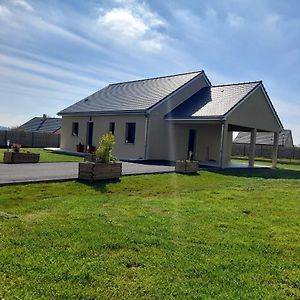 Profitez D'Un Sejour Confortable Dans Une Maison De Charme A Coltines Exterior photo