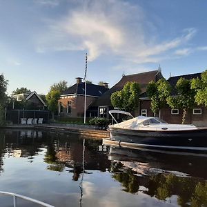 Puur Eastermar - Monumentaal, Authentiek En Luxe Koetshuis Aan Open Vaarwater Met Jacuzzi En Sauna Oostermeer Exterior photo