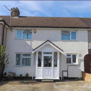 Homestay With Free Parking - Close To Heathrow West Drayton (Middlesex) Exterior photo