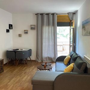 Precioso cálido apartamento en Sort con terraza Exterior photo