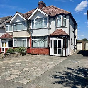 3 Bedroom House In Sutton Morden (Greater London) Exterior photo