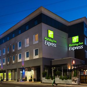 Holiday Inn Express London-Wimbledon-South, An Ihg Hotel Londres Exterior photo