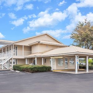 Super 8 By Wyndham Madison Exterior photo