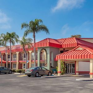 Super 8 By Wyndham Clearwater/Us Hwy 19 N Exterior photo