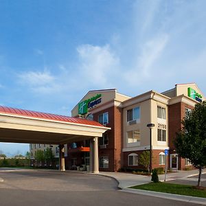 Holiday Inn Express & Suites Detroit - Farmington Hills, An Ihg Hotel Northville Exterior photo