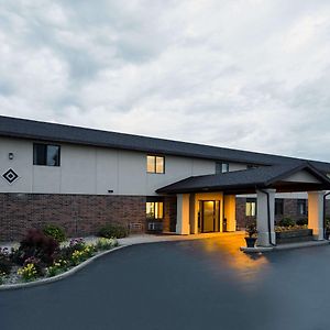 Super 8 By Wyndham Oshkosh Airport Exterior photo