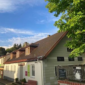 Buehnenwirtshaus Juster Gutenbrunn Exterior photo