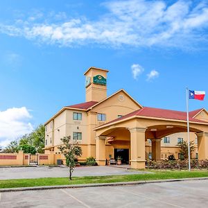 La Quinta By Wyndham Pasadena Exterior photo