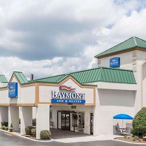 Baymont By Wyndham Greensboro/Coliseum Exterior photo