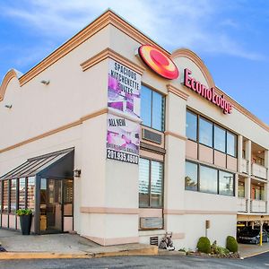 Super 8 By Wyndham Meadowlands Carlstadt Exterior photo