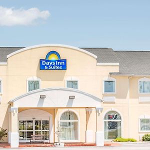 Days Inn & Suites By Wyndham Swainsboro Exterior photo