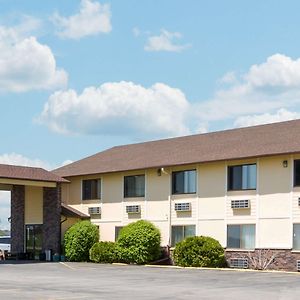 Super 8 By Wyndham Perry Ia Exterior photo