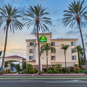 La Quinta By Wyndham Ne Long Beach/Cypress Hawaiian Gardens Exterior photo