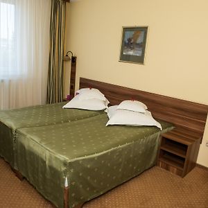 Hotel Lyra Oradea Exterior photo