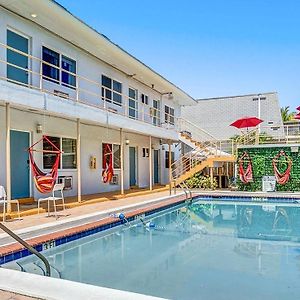 Pool Christmas Getaway Dania Beach 5 Min Walk Exterior photo