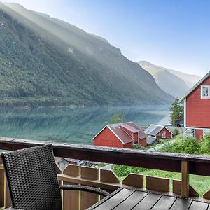 Cabin Alongside The Beautiful Fjaerlandsfjord Exterior photo