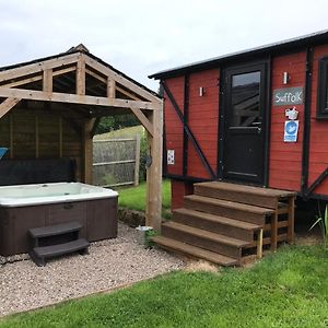 Stunning Railway Carriage With Private Hot Tub Hereford Exterior photo