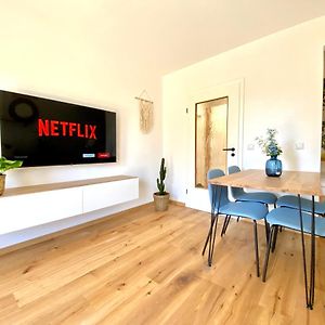 Best Butler Jungle Suite - Central - Netflix - Big Box Haslach Exterior photo