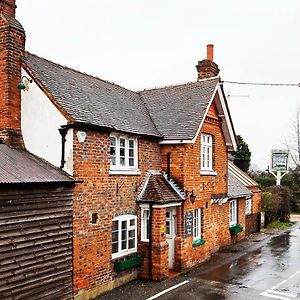 The Six Bells Newbury (Berkshire) Exterior photo