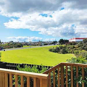 Stunning Townhouse - Walking To Botany Shopping Center Auckland Exterior photo