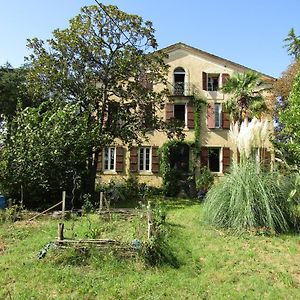 La Demeure Des Fleurs Caillavet Exterior photo