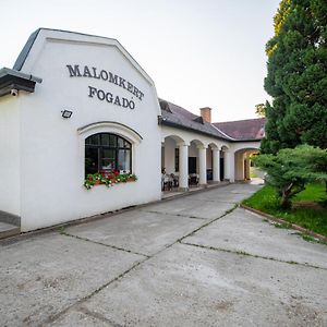 Szobi Malomkert Fogadó Exterior photo