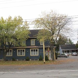 hôtel Fleurs Karaïbes Saint-Alexandre-de-Kamouraska Exterior photo