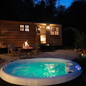 Luxury, Rural Shepherds Hut With Hot Tub Nr Bath Bristol Exterior photo