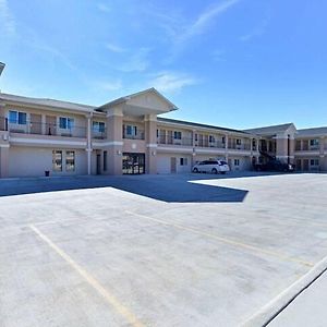 Western Inn & Suites Carrizo Springs Exterior photo