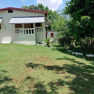 Inviting 2-Bed House In Fair Prospect Port Antonio Exterior photo