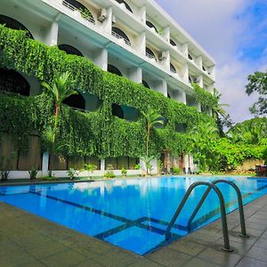 Kandyan Reach Hotel Kurunegala Exterior photo