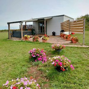 Beautiful Wooden Tiny House, Glamping Cabin With Hot Tub 3 Tuxford Exterior photo