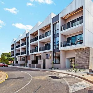 Jewel On Jubilee - New 1 Bed Apt With Parking Port Adelaide Exterior photo